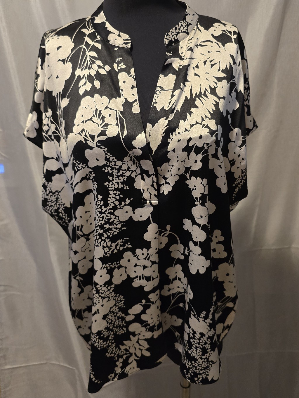 Vince Black And Cream Floral 100% Silk Tunic Blouse